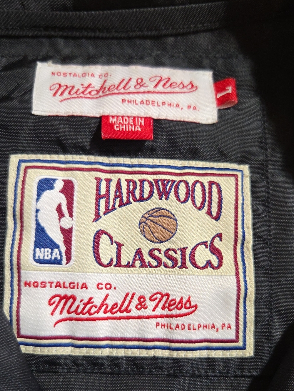 Mitchell & Ness NBA Atlanta Hawks Windbreaker - Picture 10 of 10